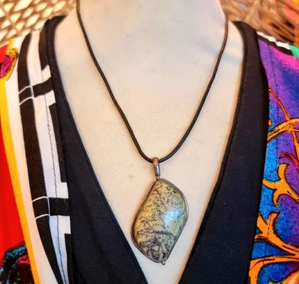 Vintage Serpentine Pendant Necklace - Yatva