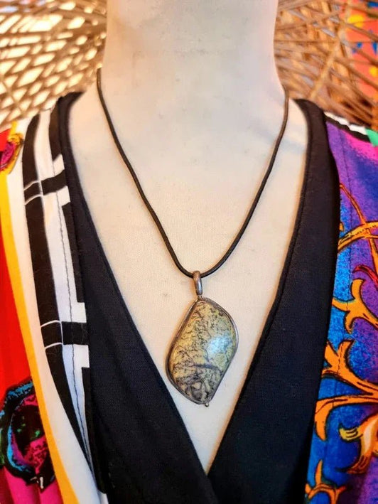 Vintage Serpentine Pendant Necklace - Yatva