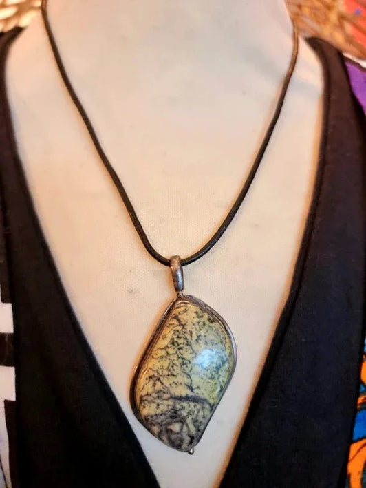 Vintage Serpentine Pendant Necklace - Yatva