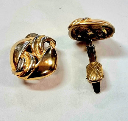 Vintage Signed Trifari Gold Tone Clip On Earring - Yatva