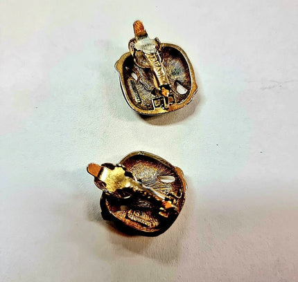 Vintage Signed Trifari Gold Tone Clip On Earring - Yatva