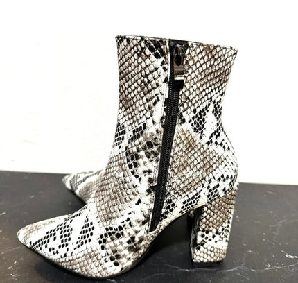 Vintage Snake Print Shoes - Yatva
