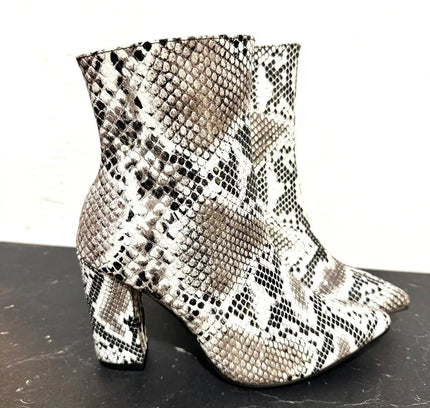 Vintage Snake Print Shoes - Yatva