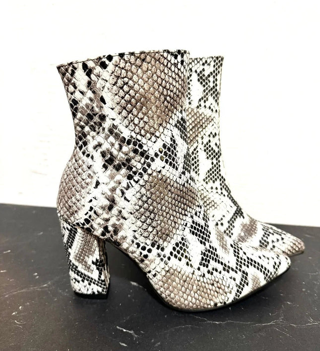 Vintage Snake Print Shoes - Yatva