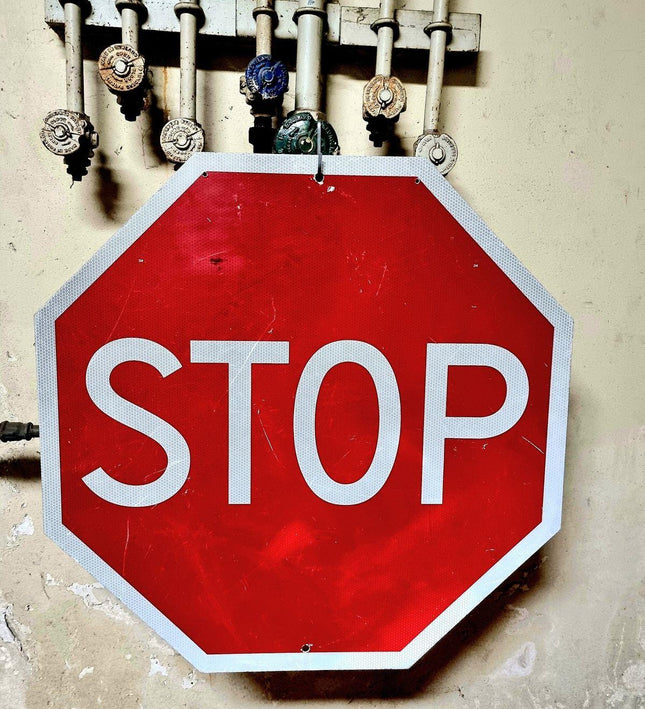 Vintage Style Stop Sign - Yatva