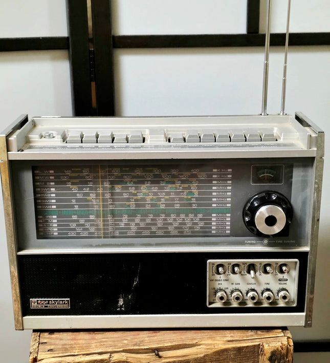 Vintage Tokyo Skylark NR-52F1 Multi-Band World Receiver Radio - Partially Working / For Repair - Yatva