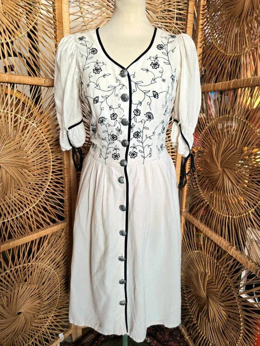 Vintage Traditional Dirndl Dress - Yatva