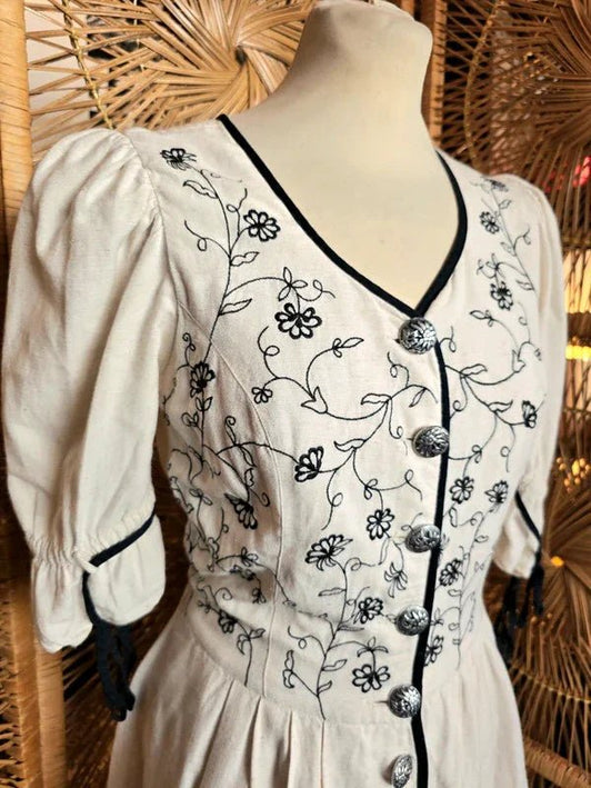 Vintage Traditional Dirndl Dress - Yatva