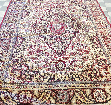 Vintage Traditional Medallion Red & Cream Area Rug (170cm x 235cm) - Yatva