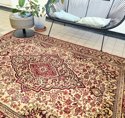 Vintage Traditional Medallion Red & Cream Area Rug (170cm x 235cm) - Yatva