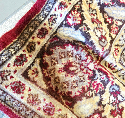 Vintage Traditional Medallion Red & Cream Area Rug (170cm x 235cm) - Yatva