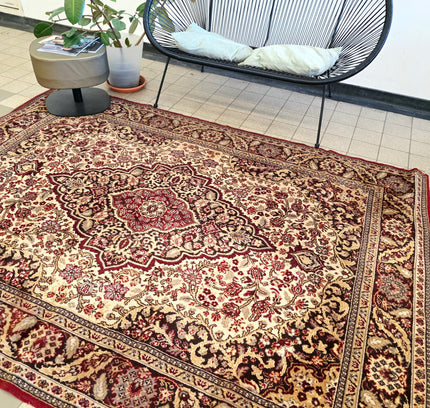 Vintage Traditional Medallion Red & Cream Area Rug (170cm x 235cm) - Yatva