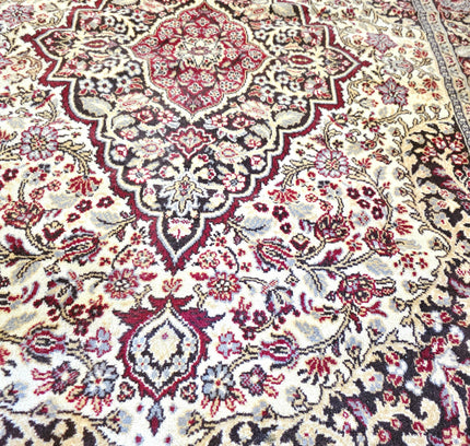 Vintage Traditional Medallion Red & Cream Area Rug (170cm x 235cm) - Yatva