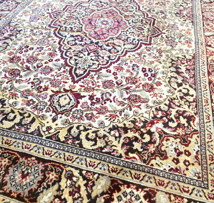 Vintage Traditional Medallion Red & Cream Area Rug (170cm x 235cm) - Yatva