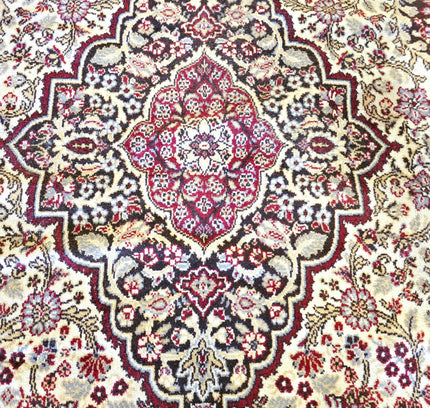 Vintage Traditional Medallion Red & Cream Area Rug (170cm x 235cm) - Yatva