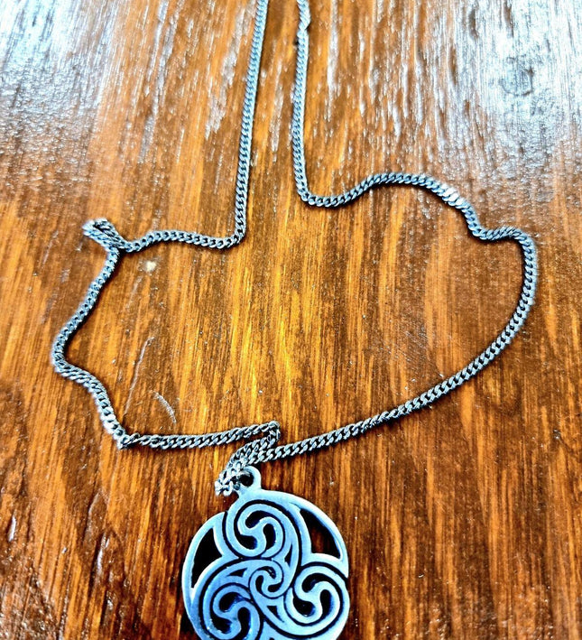 Vintage Triscele Celtic Knot Pendant Necklace - Yatva