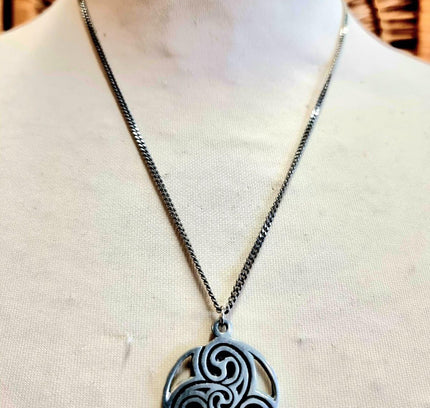 Vintage Triscele Celtic Knot Pendant Necklace - Yatva