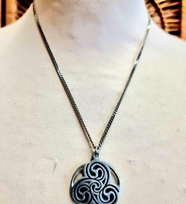 Vintage Triscele Celtic Knot Pendant Necklace - Yatva