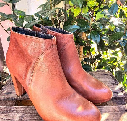 Vintage Van Dalen Ankle Boots - Yatva