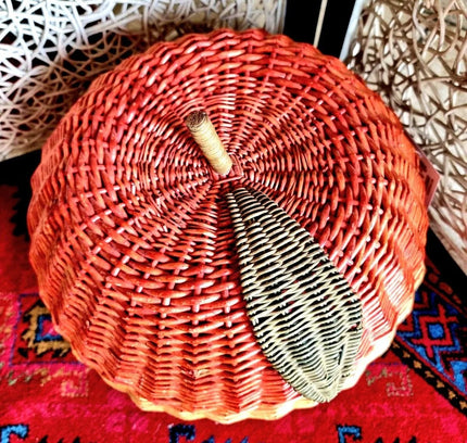 Vintage Wicker Rattan basket with lid - Yatva