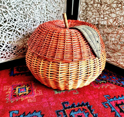 Vintage Wicker Rattan basket with lid - Yatva