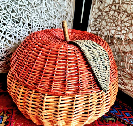Vintage Wicker Rattan basket with lid - Yatva