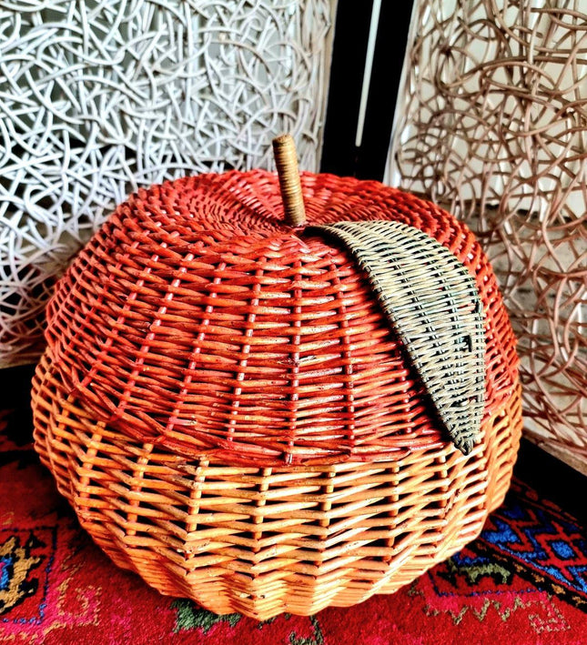 Vintage Wicker Rattan basket with lid - Yatva