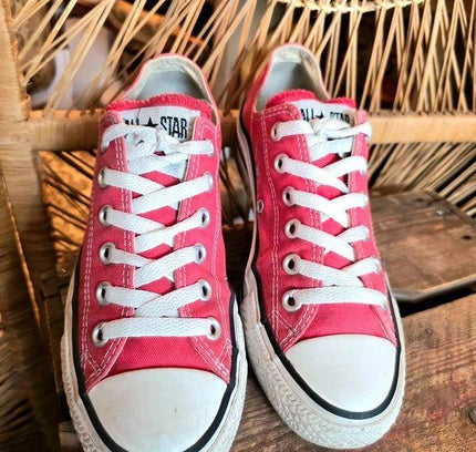 Vintage Y2K Converse Chuck Taylor Low Top Sneakers - Yatva