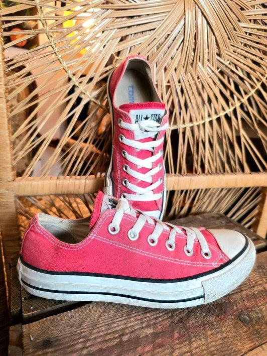 Vintage Y2K Converse Chuck Taylor Low Top Sneakers - Yatva