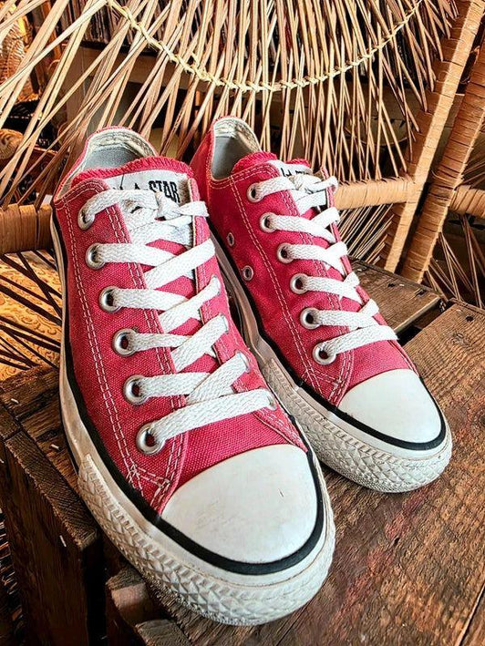 Vintage Y2K Converse Chuck Taylor Low Top Sneakers - Yatva