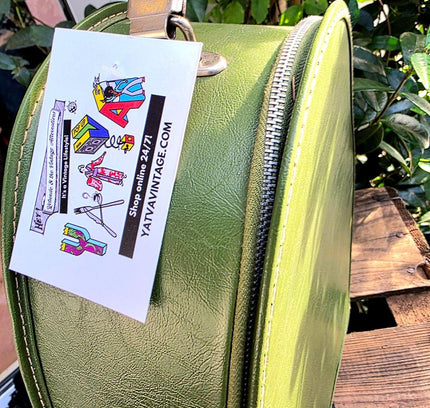 VTG 60’s Avocado Tear Drop Luggage Train Case With Wristlet - Yatva