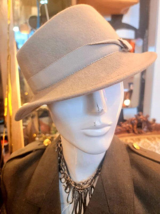 Women's 60's Vintage Hat By "creation la mouche chapeau jeune" - Yatva
