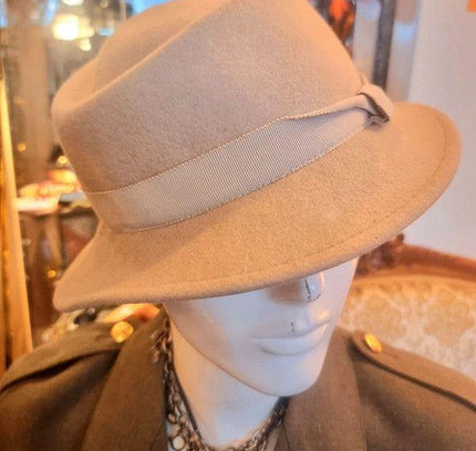 Women's 60's Vintage Hat By "creation la mouche chapeau jeune" - Yatva