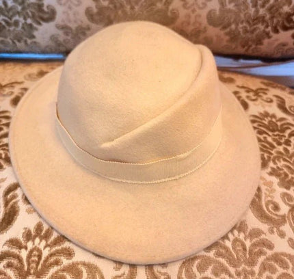 Women's 60's Vintage Hat By "creation la mouche chapeau jeune" - Yatva