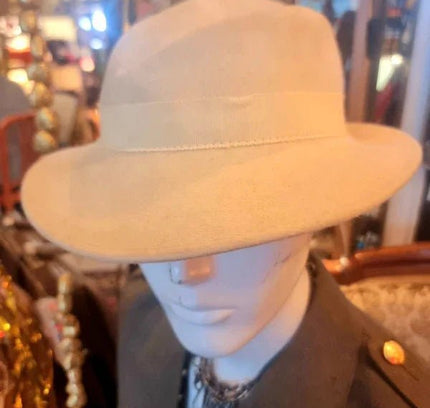 Women's 60's Vintage Hat By "creation la mouche chapeau jeune" - Yatva