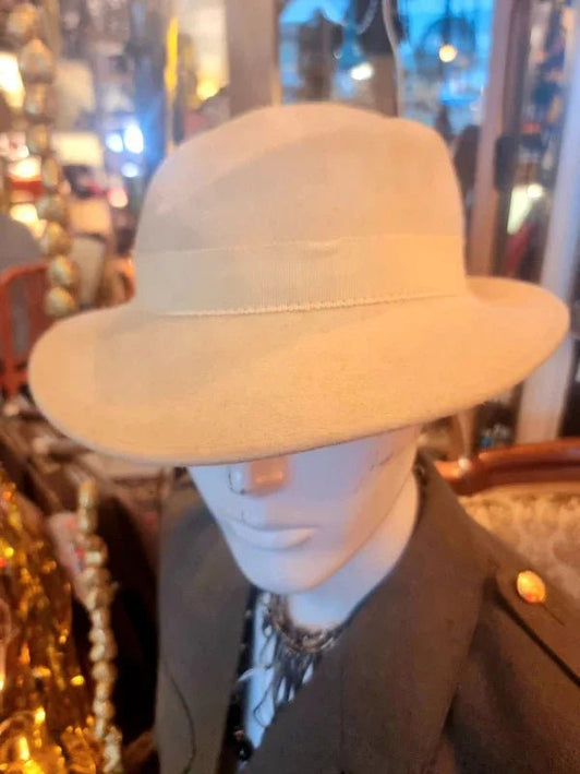 Women's 60's Vintage Hat By "creation la mouche chapeau jeune" - Yatva
