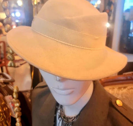 Women's 60's Vintage Hat By "creation la mouche chapeau jeune" - Yatva