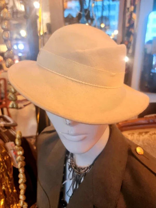Women's 60's Vintage Hat By "creation la mouche chapeau jeune" - Yatva