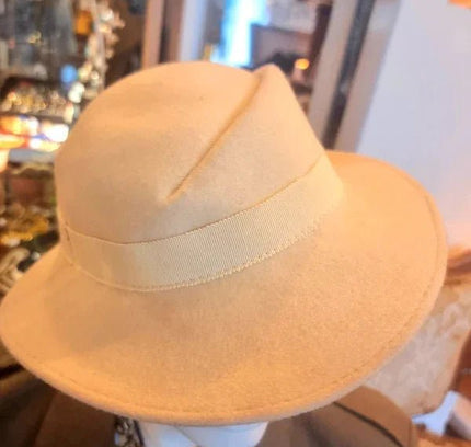 Women's 60's Vintage Hat By "creation la mouche chapeau jeune" - Yatva