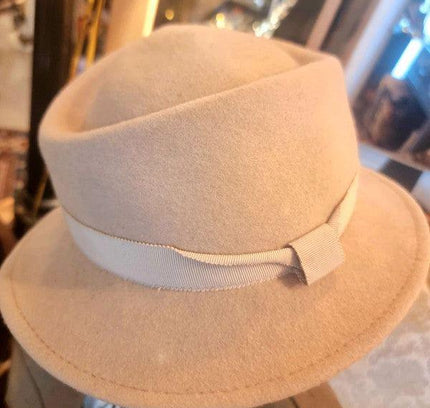 Women's 60's Vintage Hat By "creation la mouche chapeau jeune" - Yatva