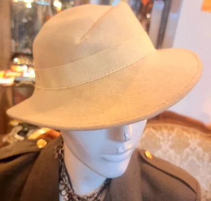 Women's 60's Vintage Hat By "creation la mouche chapeau jeune" - Yatva