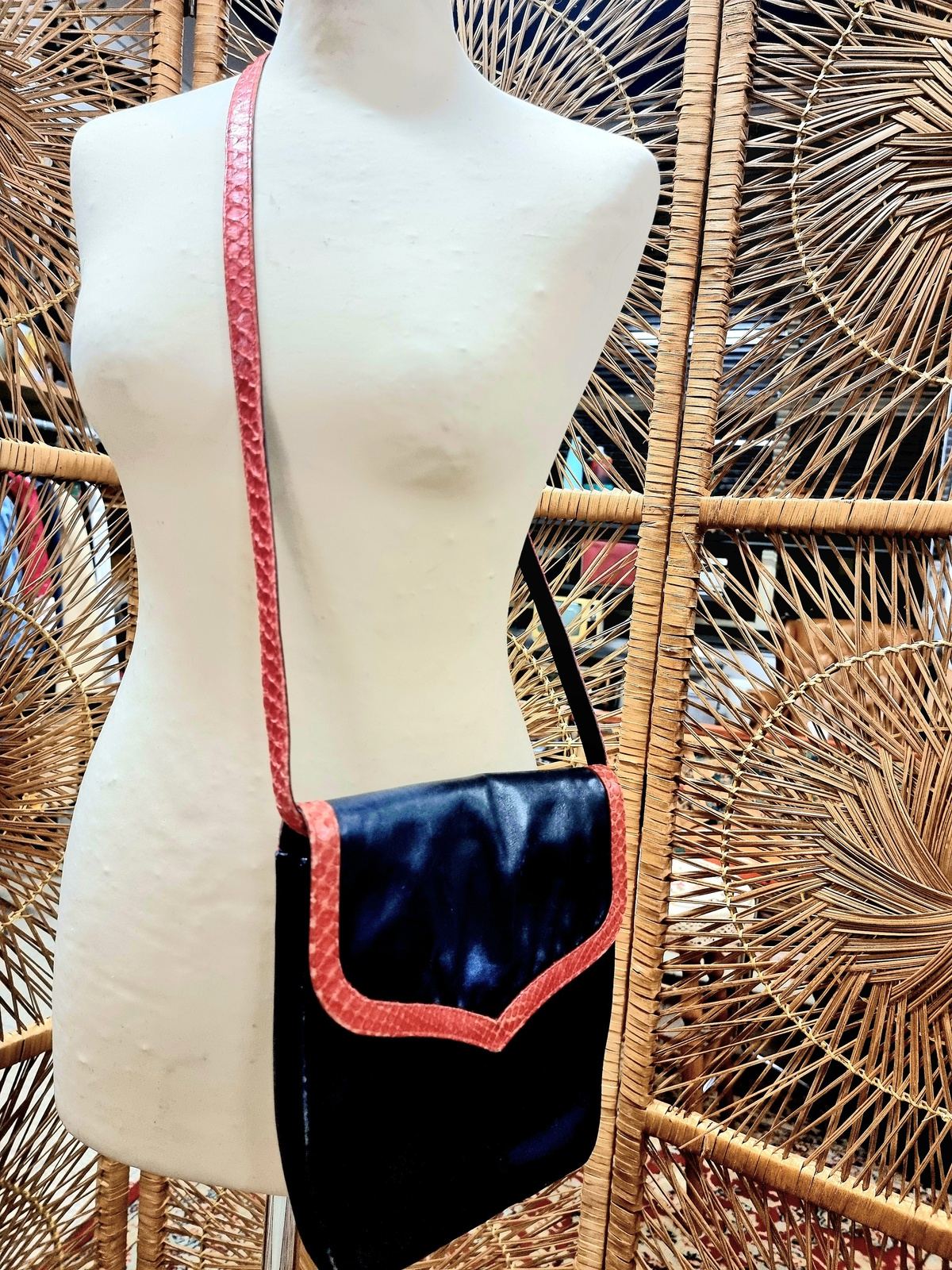 Designer- Valentino Garavani Shoulder Bag