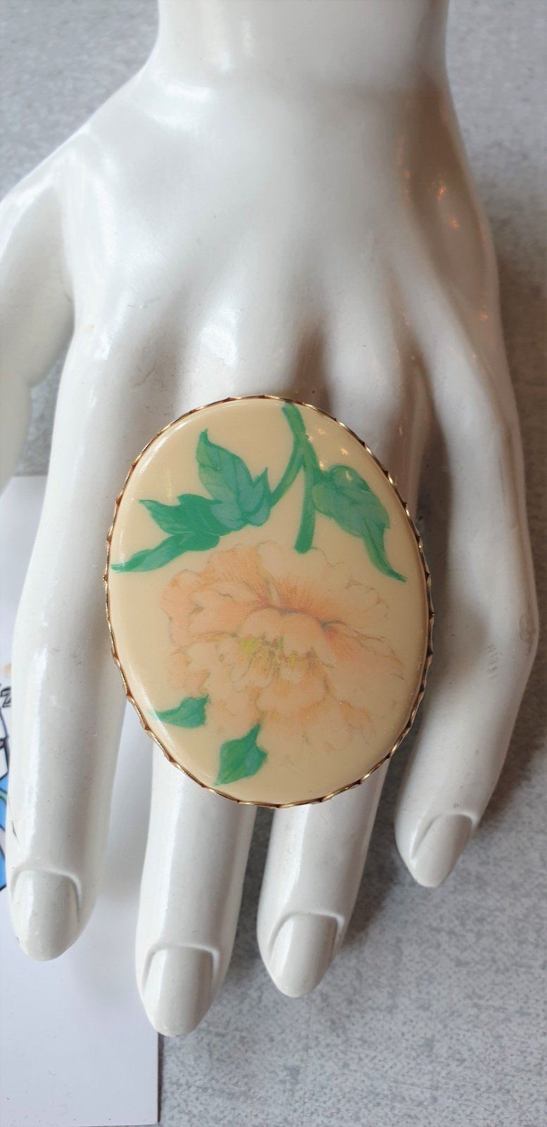 Vintage 70s Pendants & Brooch