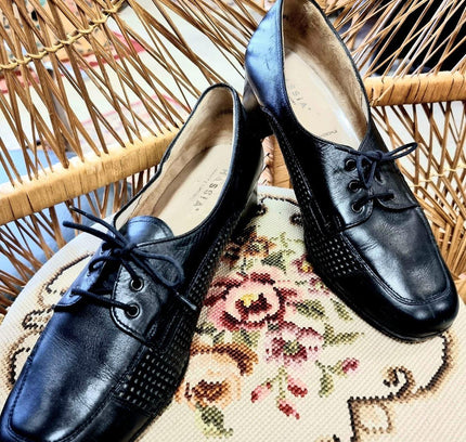 Vintage 80s Hassia Brogue Shoes - Yatva