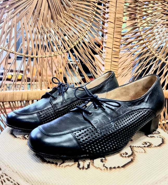 Vintage 80s Hassia Brogue Shoes - Yatva