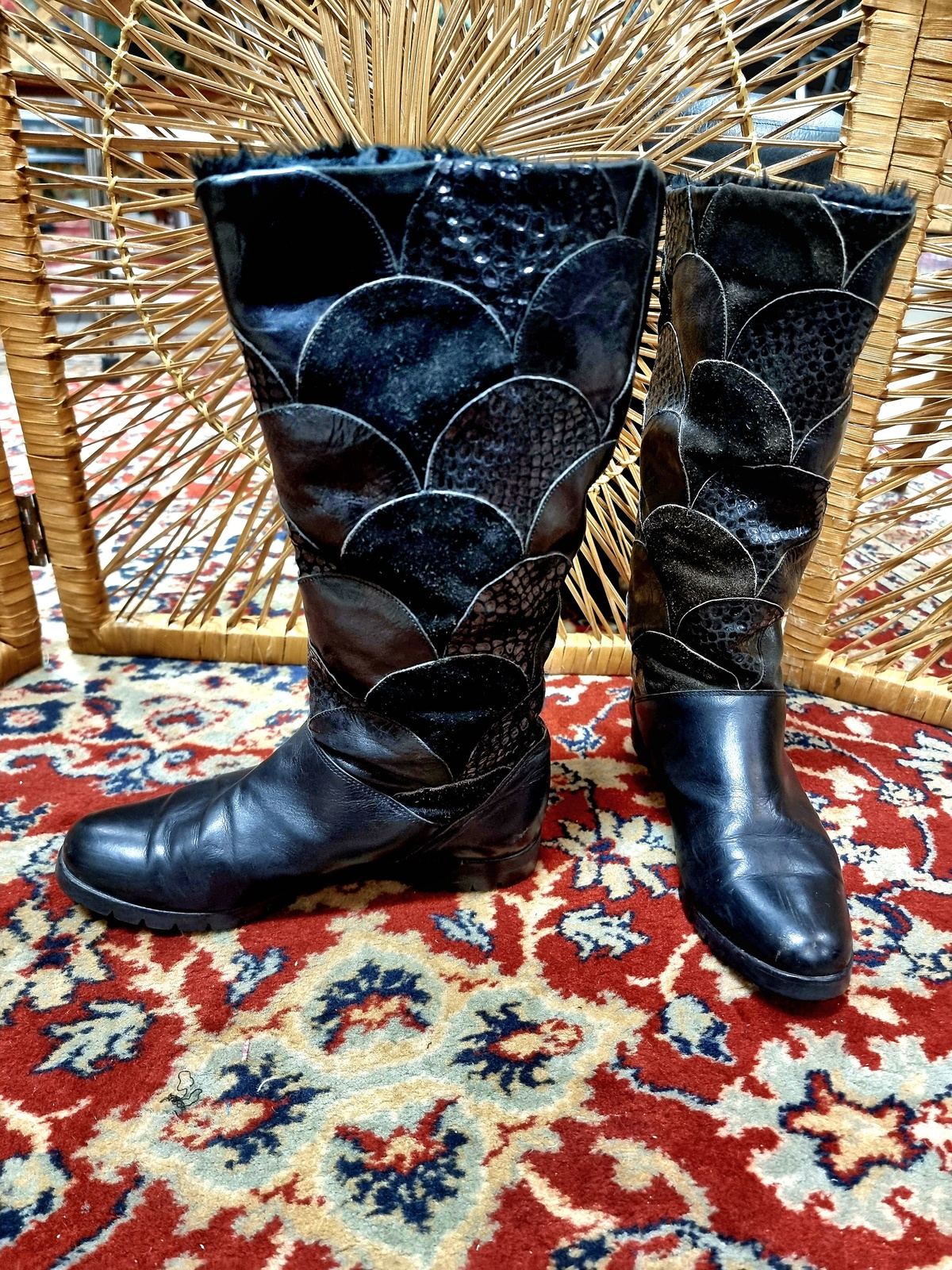 Vintage Arola Boots