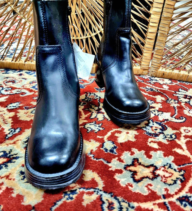 Vintage Brand New Graceland Platform Boots - Yatva