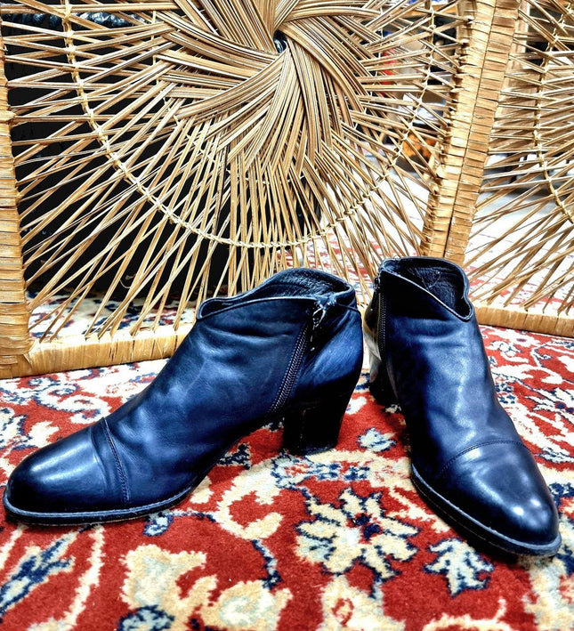 Vintage Henry Vadel Ankle Boots - Yatva