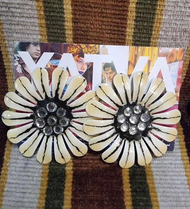 Vintage New 1980's Clip on earring - Yatva