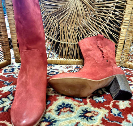 Vintage Royalty Boots - Yatva
